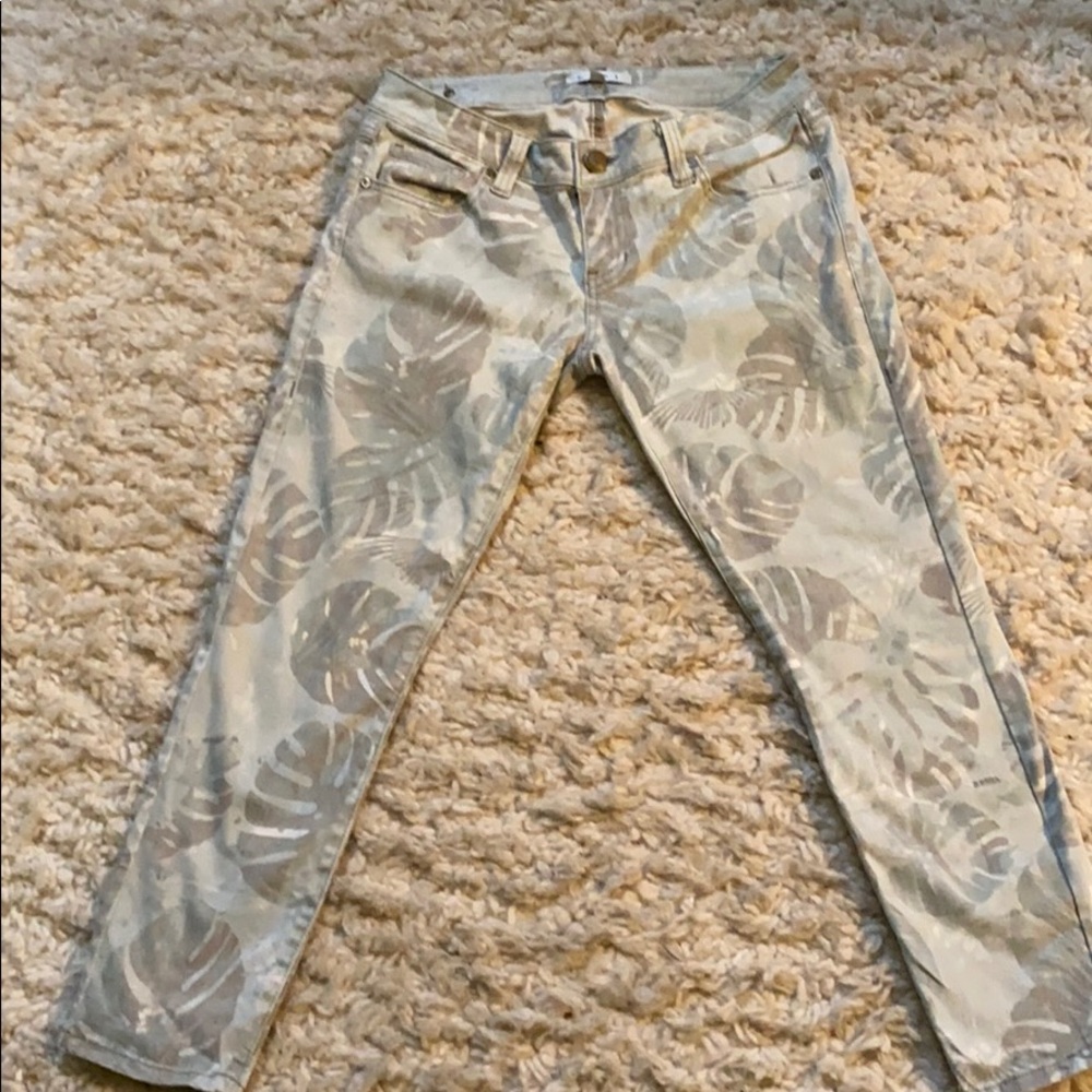 Size 4 Cabi cropped jeans in pale green.